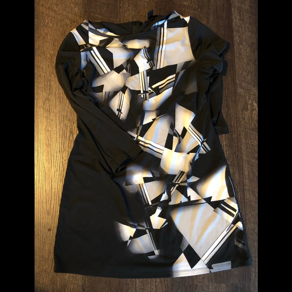 Women’s dress S geometric design above the knee